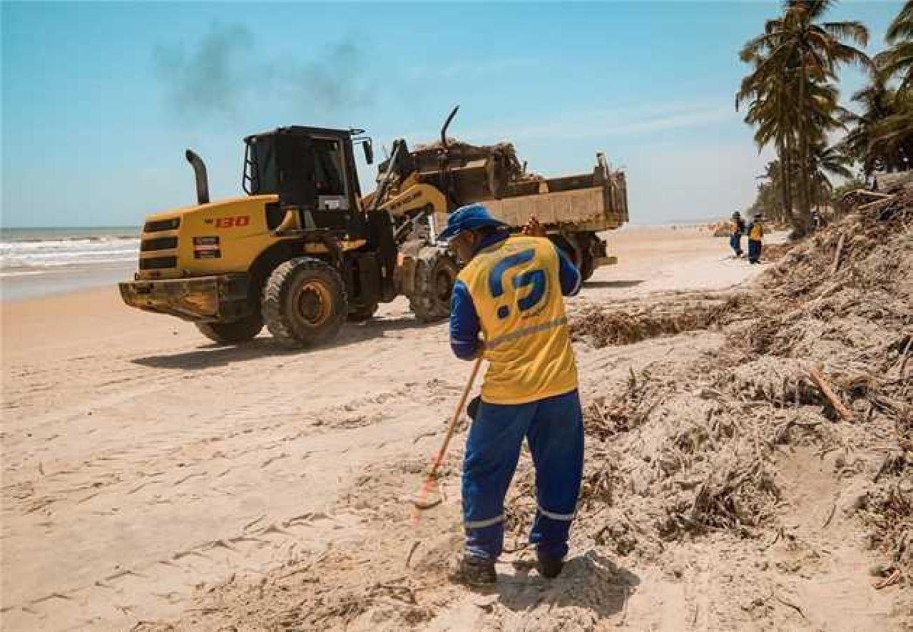 Prefeitura De Ilh Us Recebe Apoio Da Atil Para Limpeza E Retirada De