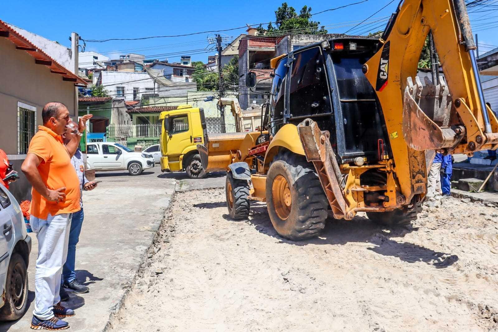 PREFEITO MÁRIO ALEXANDRE VISTORIA OBRAS E PRESTIGIA EVENTO RELIGIOSO EM ILHÉUS 