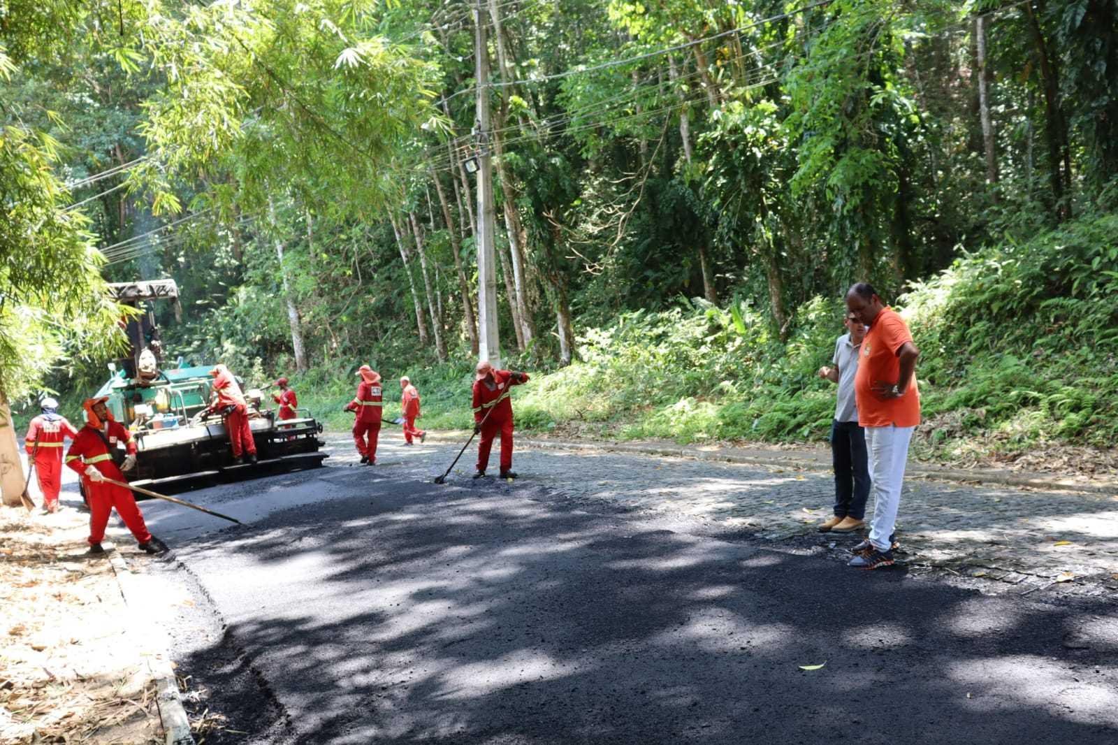 PREFEITO MÁRIO ALEXANDRE ENTREGA ESCADARIAS NO ALTO DO COQUEIRO E VISTORIA OBRAS EM ILHÉUS