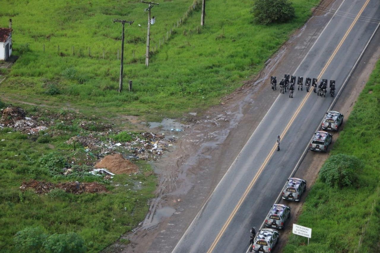 QUATORZE PONTOS EM RODOVIAS FEDERAIS SÃO LIBERADOS PELA POLÍCIA 