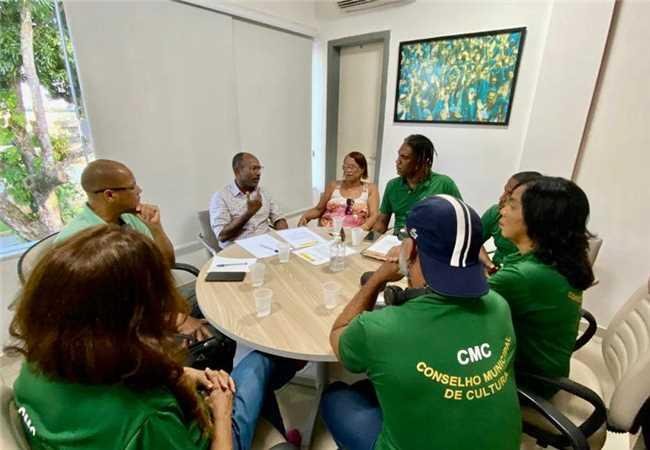 BEBETO GALVÃO DIALOGA COM SETOR CULTURAL DE ILHÉUS SOBRE PROPOSTAS PARA REFORMULAÇÃO DO CMC