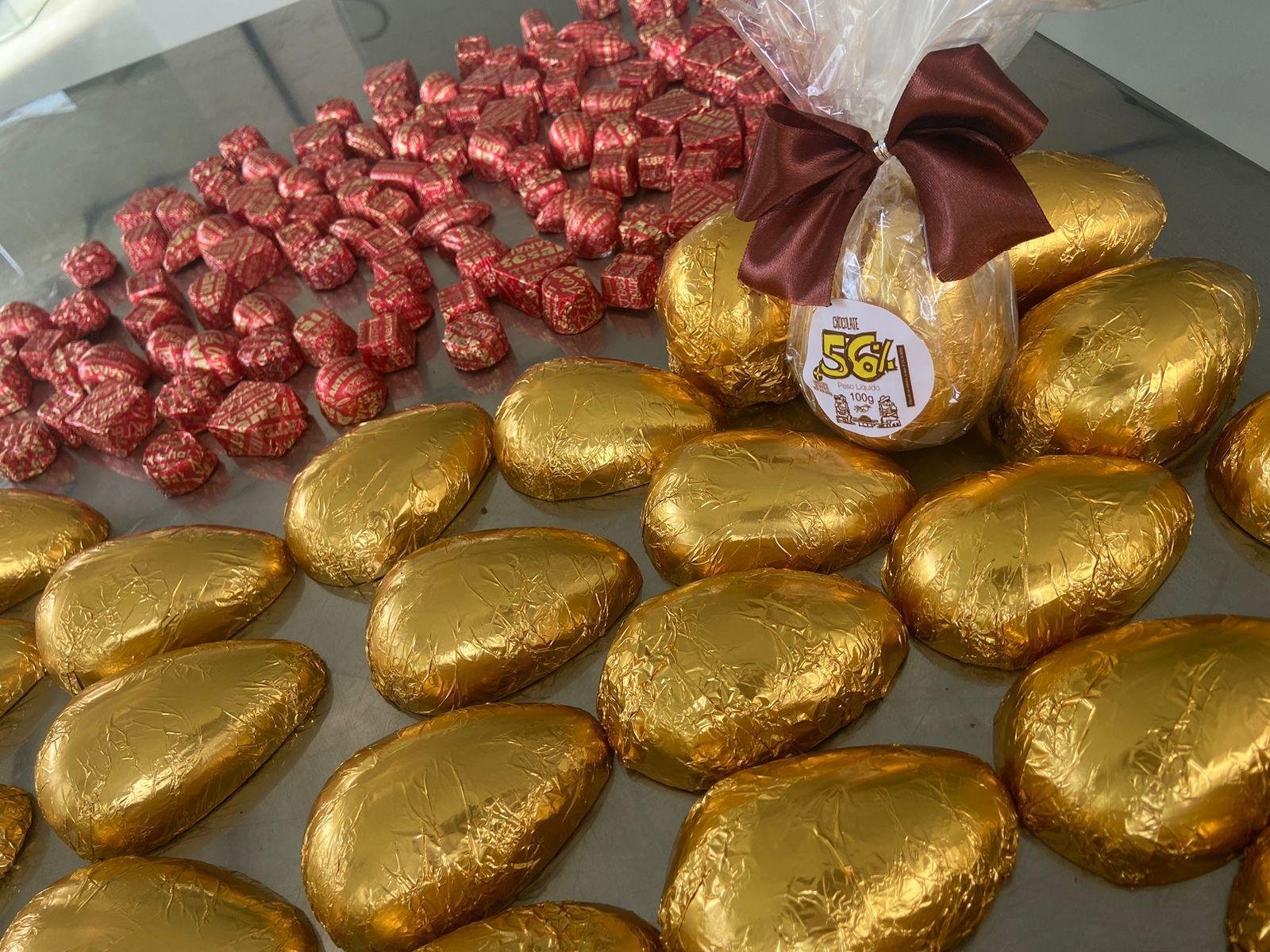 ALUNOS DO CEEP CHOCOLATE, EM ILHÉUS,PRODUZEM OVOS DA PÁSCOA PARA DOAÇÃO 