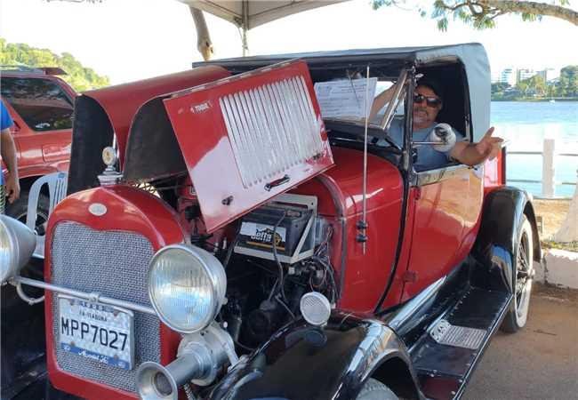 5º ENCONTRO DE CARROS ANTIGOS REÚNE GRANDE PÚBLICO E APRESENTA EXPOSIÇÃO COM 210 VEÍCULOS