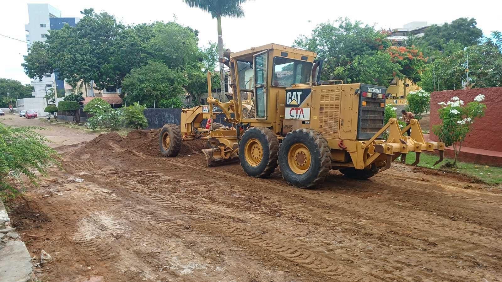 OBRAS DE PAVIMENTAÇÃO ASFÁLTICA SÃO INICIADAS NA RUA SANTARÉM E NO JARDIM PONTAL