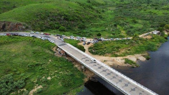 MULHER MORRE E DUAS PESSOAS FICAM FERIDAS EM AÇÃO DE DESOCUPAÇÃO DE FAZENDA EM ITAPETINGA