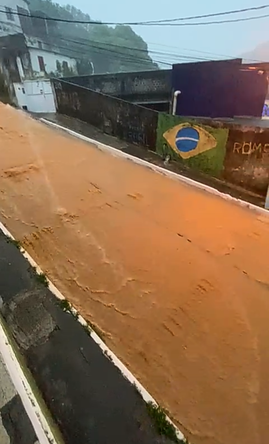 CHUVA CAUSA ESTRAGOS EM ILHÉUS 