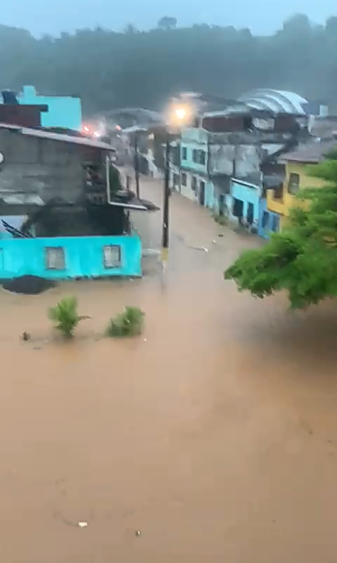 CHUVA CAUSA ESTRAGOS EM ILHÉUS 