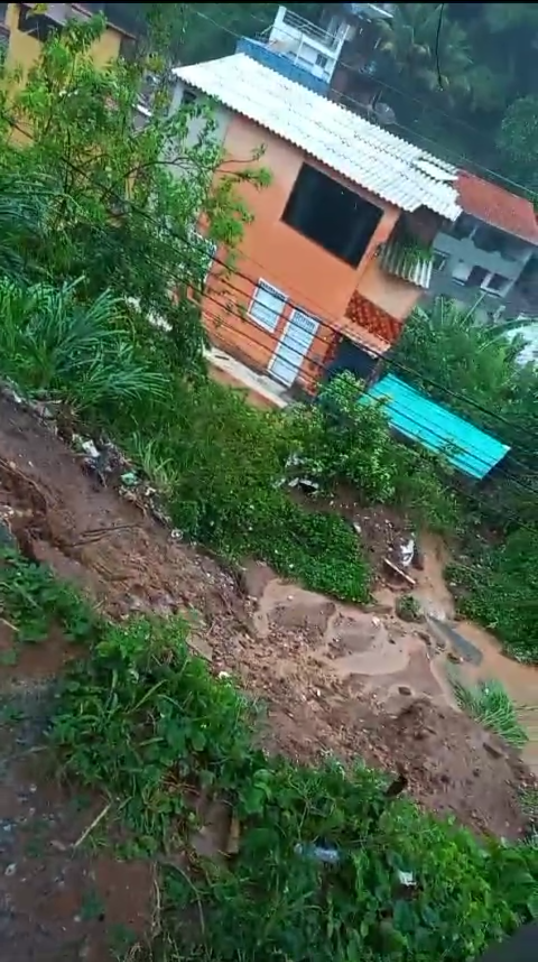 CHUVA CAUSA ESTRAGOS EM ILHÉUS 