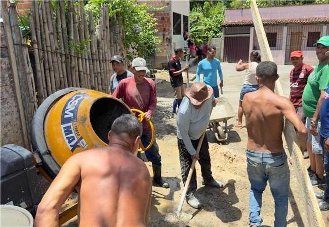 RUA DO SALOBRINHO EM ILHÉUS RECEBE PROGRAMA DE PAVIMENTAÇÃO COMUNITÁRIA