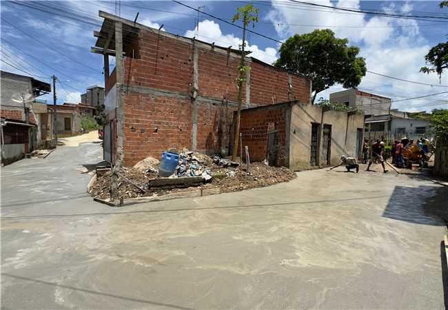 RUA DO SALOBRINHO EM ILHÉUS RECEBE PROGRAMA DE PAVIMENTAÇÃO COMUNITÁRIA