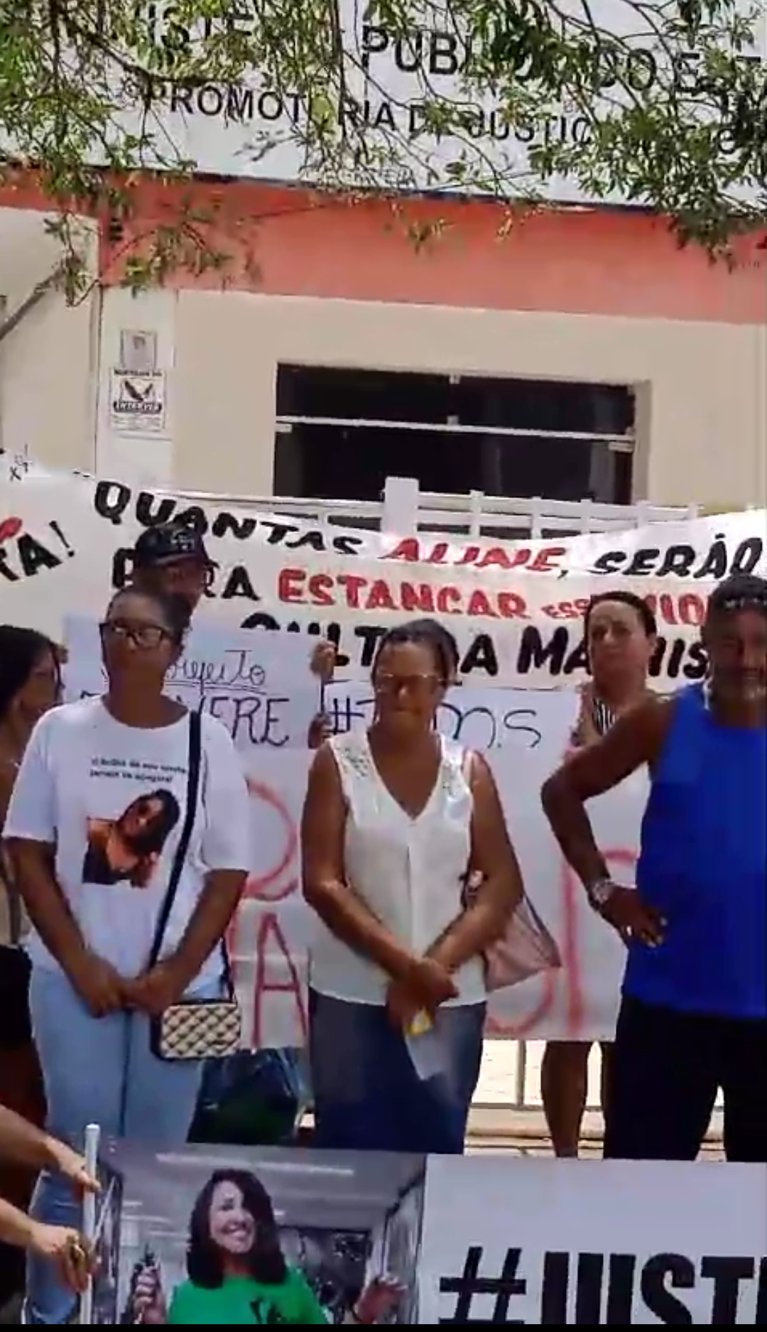 MANIFESTANTES PROTESTAM EM ILHÉUS CONTRA PEDIDO DE HABEAS CORPUS PARA DANILO CRUZ