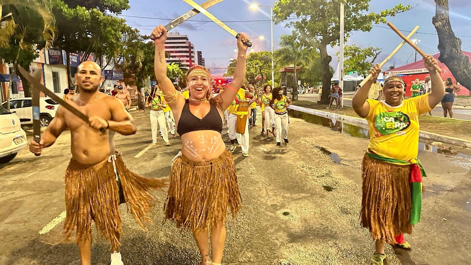 BLOCOS AFRO E AFOXÉS CELEBRAM ANCESTRALIDADE E LEVAM MUSICALIDADE NEGRA AO CARNAVAL CULTURAL DE ILHÉUS