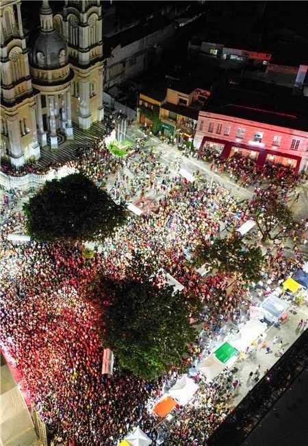 MARCHA E SHOW DE VANESSA DA MATA MARCARAM O DIA INTERNACIONAL DA MULHER EM ILHÉUS