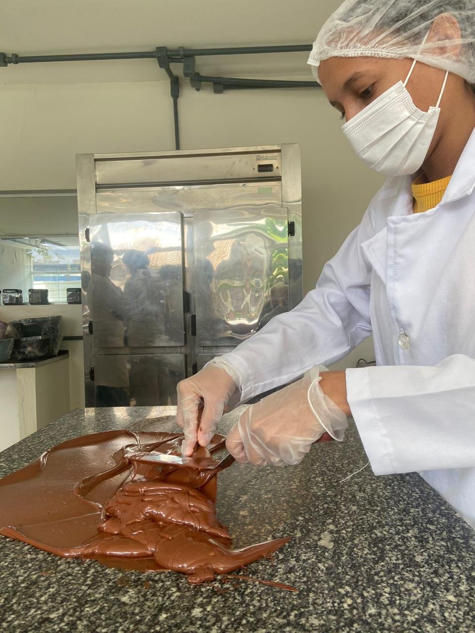 CERCA DE 5 MIL BOMBOS E 2500 OVOS DE PÁSCOA SERÃO PRODUZIDOS POR ESTUDANTES DO CEEP DO CHOCOLATE PARA ESCOLAS INFANTIS DE ILHÉUS