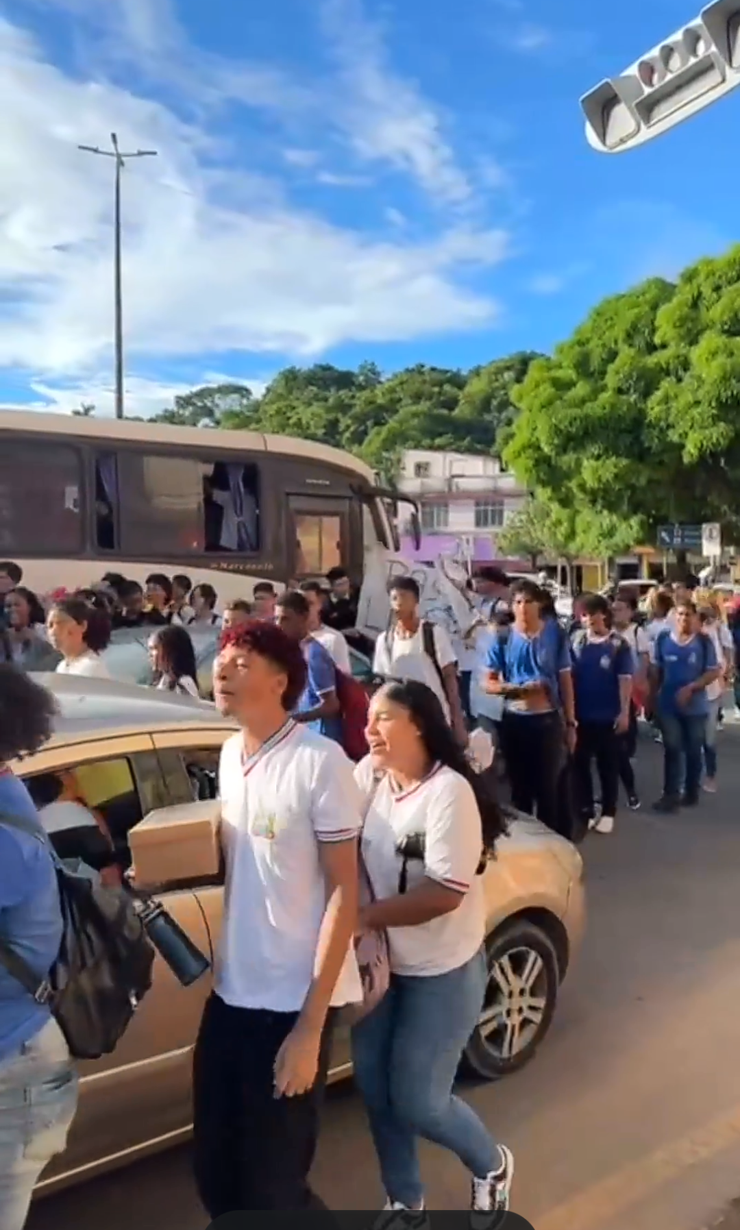 ESTUDANTES PROTESTAM NA PRAÇA CAIRU EM ILHÉUS