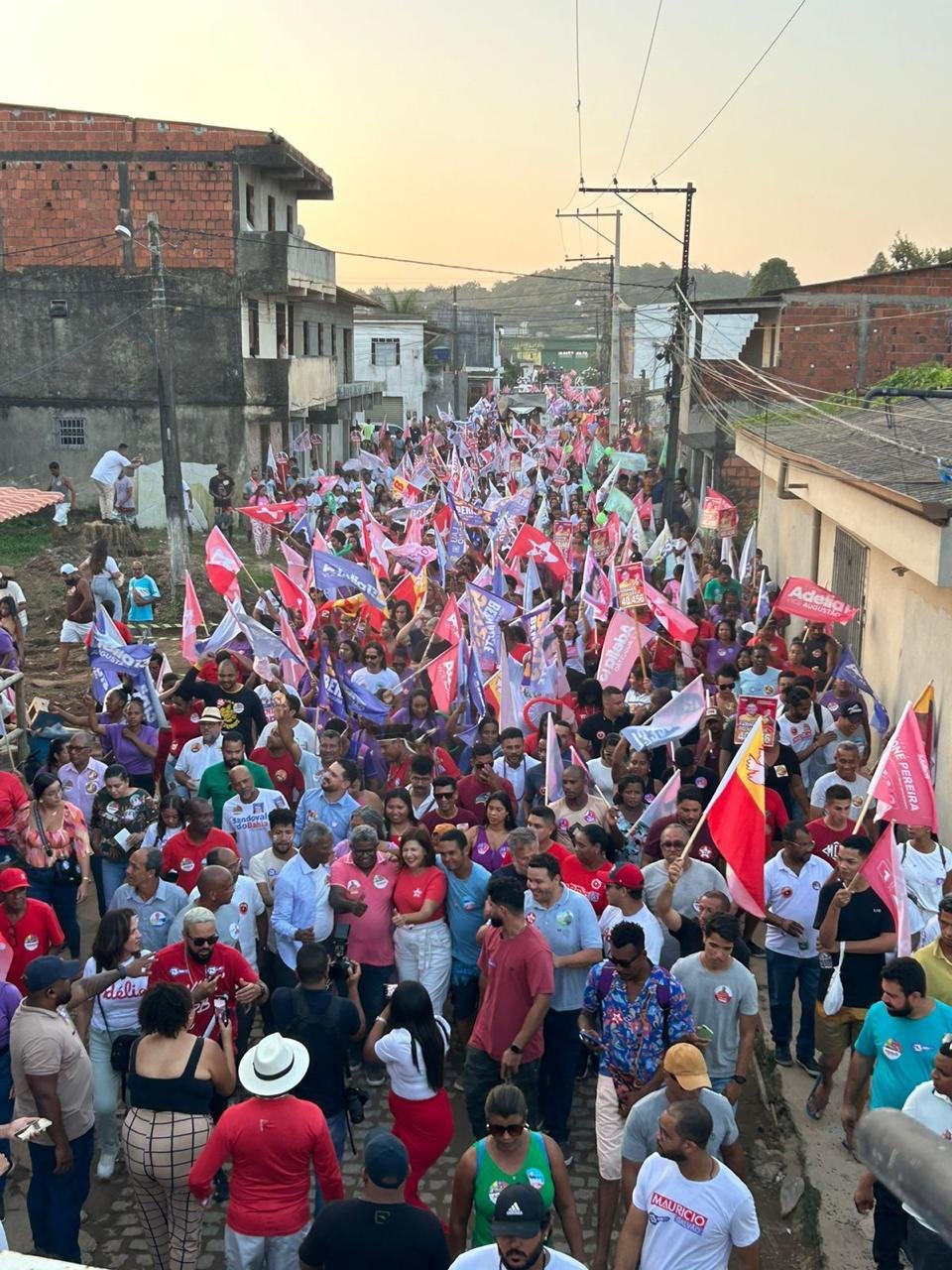 ADÉLIA FAZ GRANDE CAMINHADA NO NOSSA SENHORA DA VITÓRIA EM ILHÉUS