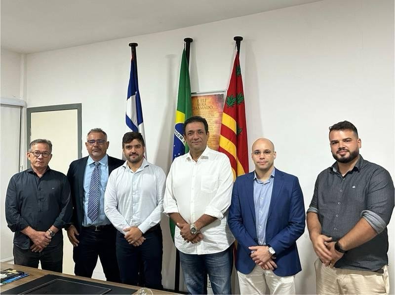 TRANSIÇÃO EM ILHÉUS: PREFEITO ELEITO VALDERICO JR. E ATUAL PREFEITO MÁRIO ALEXANDRE SE REÚNEM 