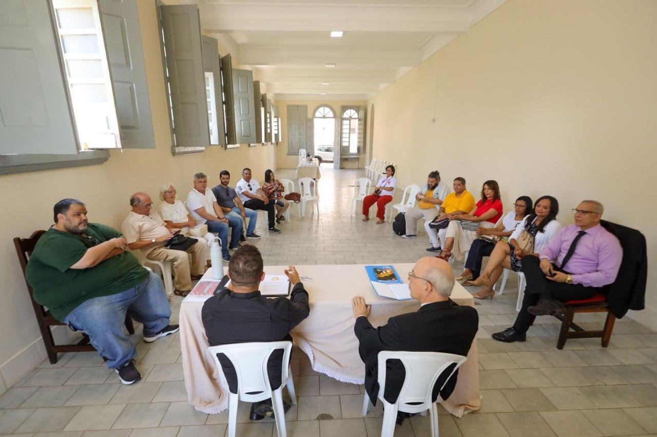 LIDERANÇAS SE REÚNEM PARA DISCUTIR REFORMA DA CATEDRAL DE SÃO SEBASTIÃO EM ILHÉUS