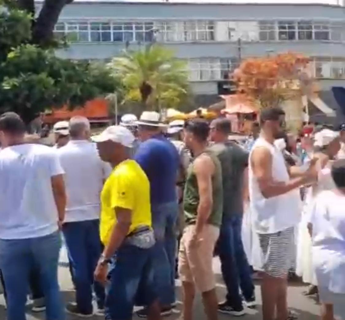 POLICIAIS DETERMINAM ENCERRAMENTO DA FESTA DA LAVAGEM DA CATEDRAL DE SÃO SEBASTIÃO EM ILHÉUS