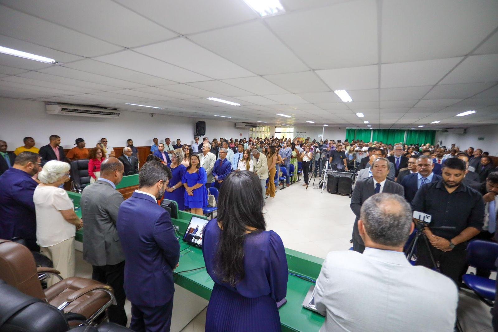 PREFEITO VALDERICO JUNIOR PRESTIGIA SESSÃO DE ABERTURA DOS TRABALHOS DA CÂMARA DE VEREADORES DE ILHÉUS