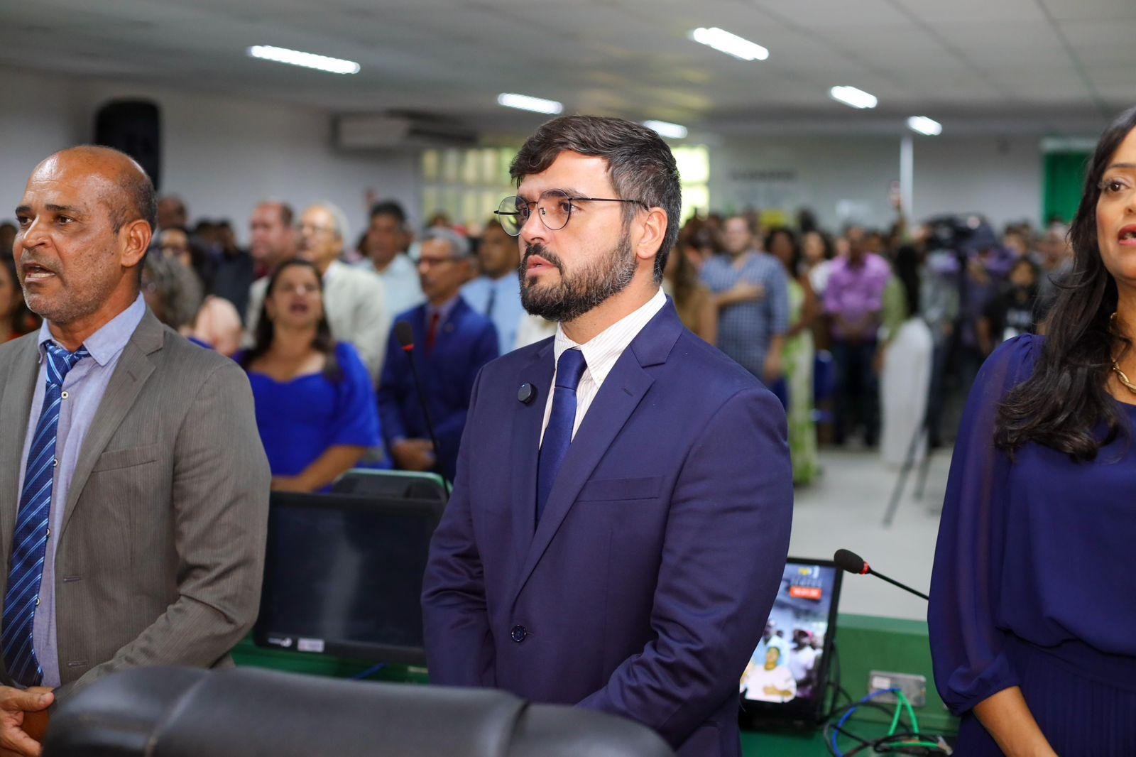 PREFEITO VALDERICO JUNIOR PRESTIGIA SESSÃO DE ABERTURA DOS TRABALHOS DA CÂMARA DE VEREADORES DE ILHÉUS