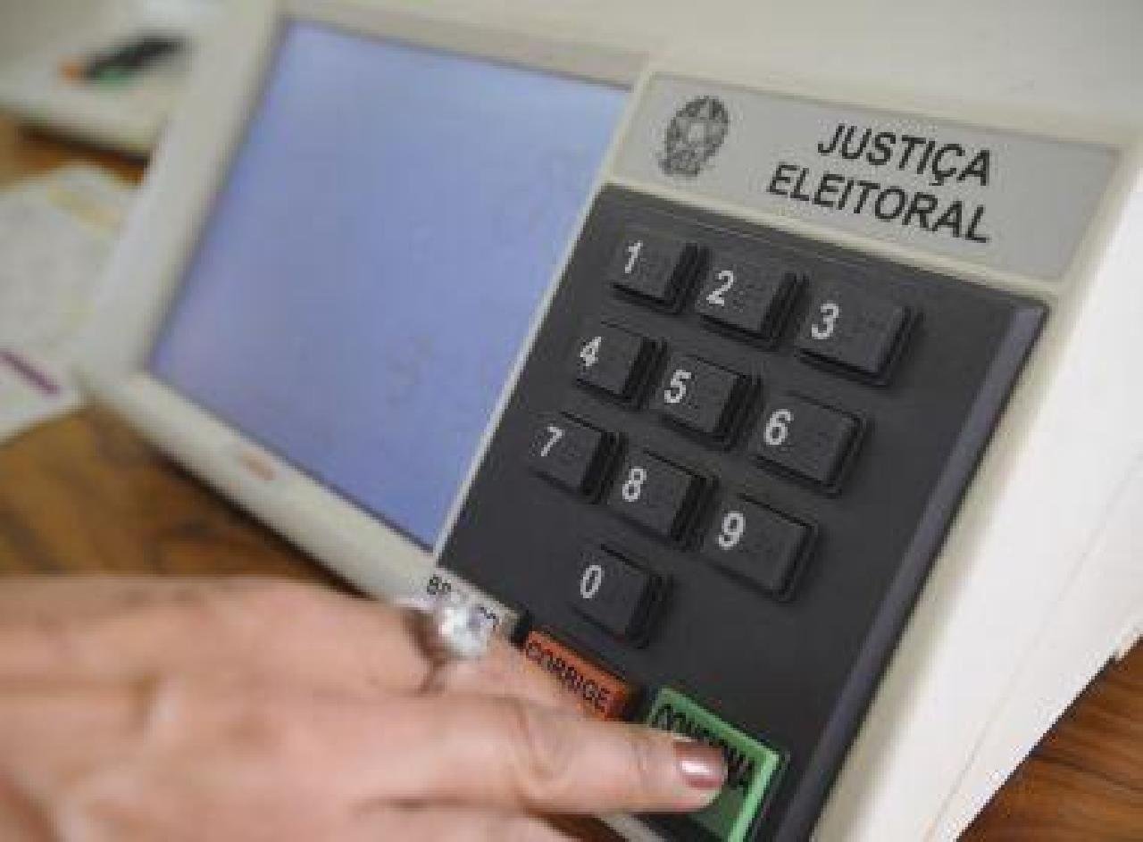 MAIS DE 15 CANDIDATOS JÁ DESISTIRAM DE DISPUTAR ELEIÇÃO NA BAHIA.