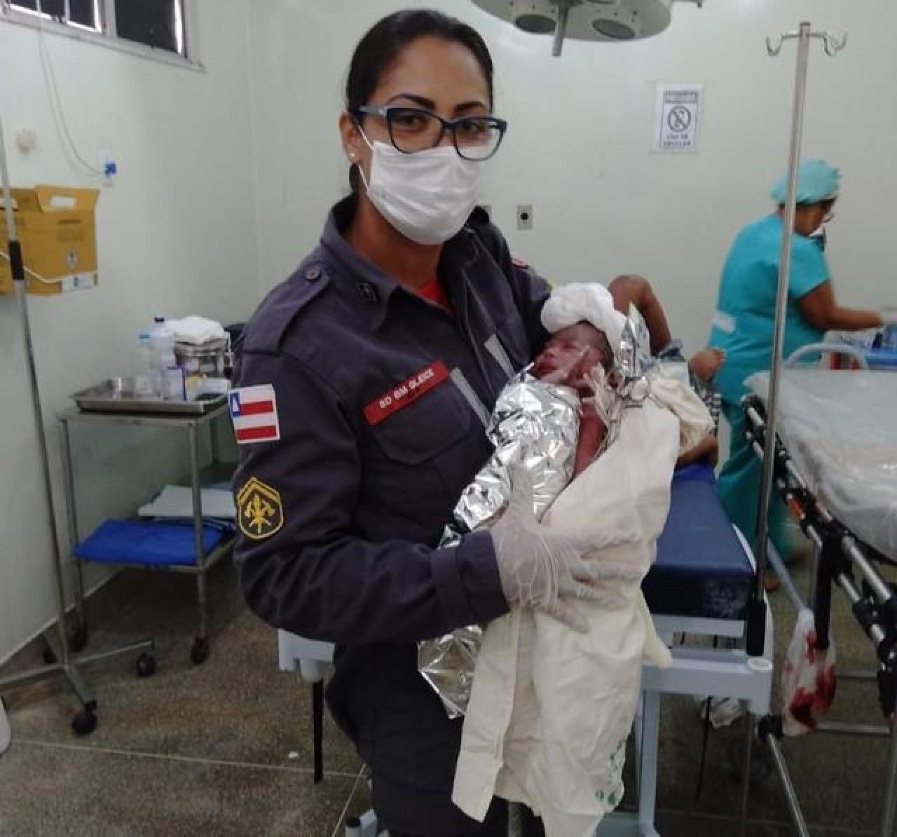  BEBÊ NASCE EM AMBULÂNCIA DOS BOMBEIROS EM ILHÉUS