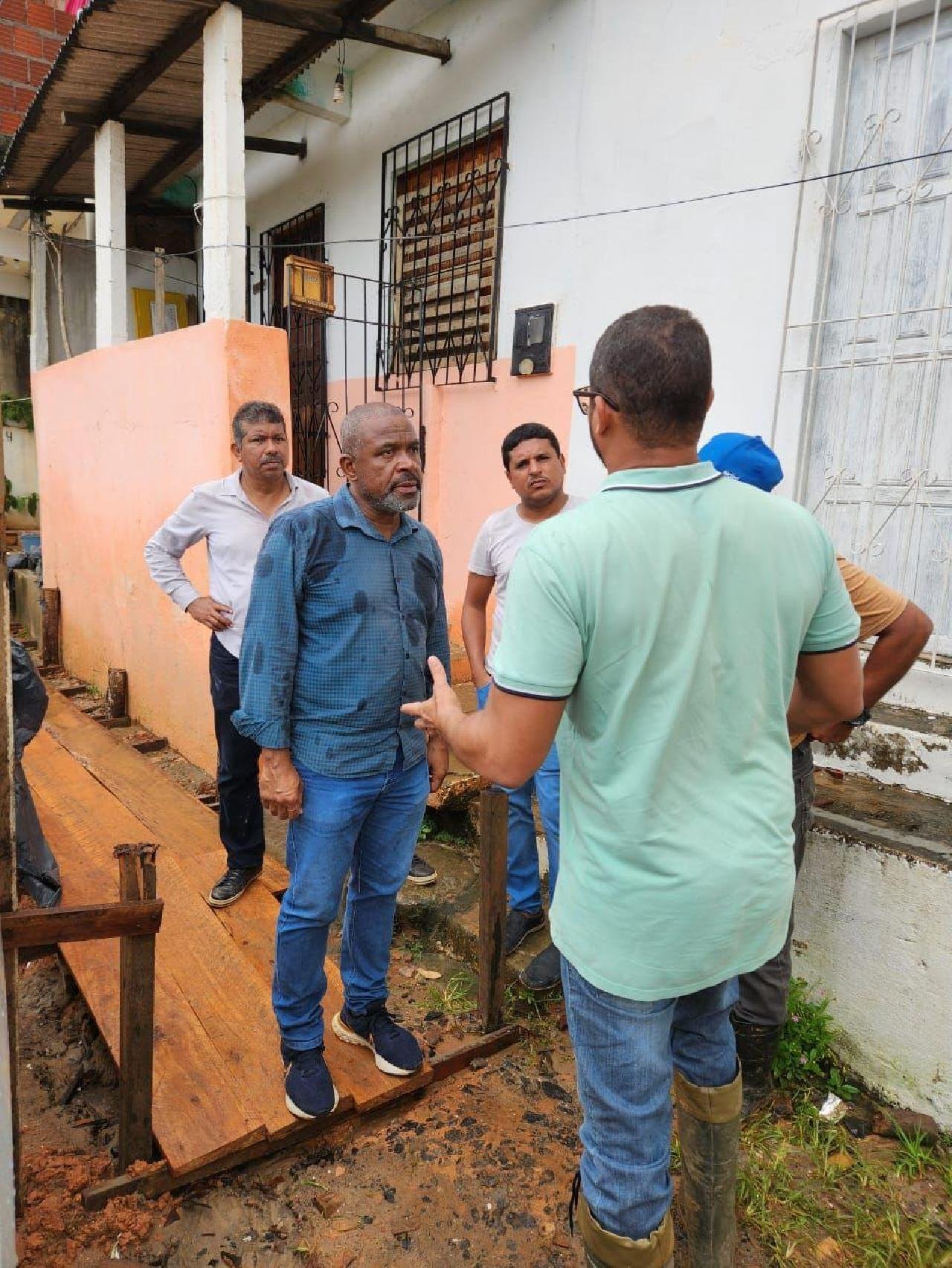 COMISSÃO DOS DIREITOS HUMANOS DA CÂMARA DE ILHÉUS VISITA ÁREAS AFETADAS PELAS FORTES CHUVAS E PEDE AGILIDADE AO EXECUTIVO MUNICIPAL 