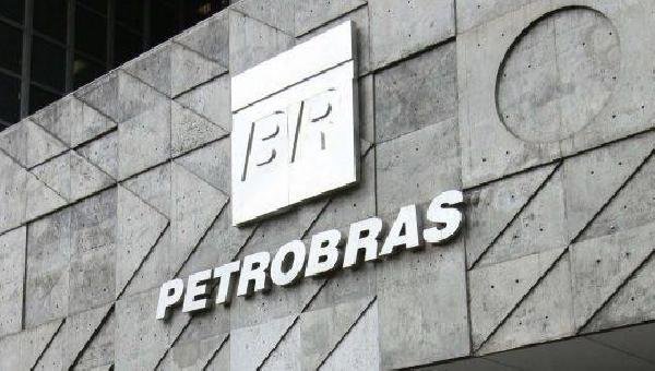 PETROBRAS REDUZ PREÇOS DA GASOLINA EM 8% EM TODO O PAÍS