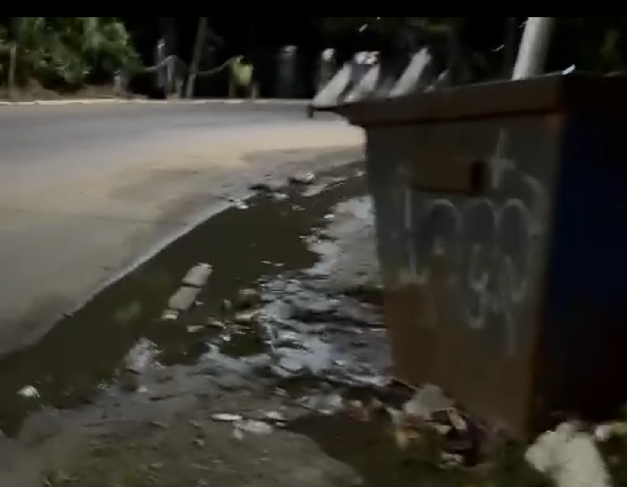 OUVINTE DO PROGRAMA O TABULEIRO DENUNCIA LIXO E FALTA DE SEGURANÇA EM AVENIDA DOIS DE JULHO EM ILHÉUS