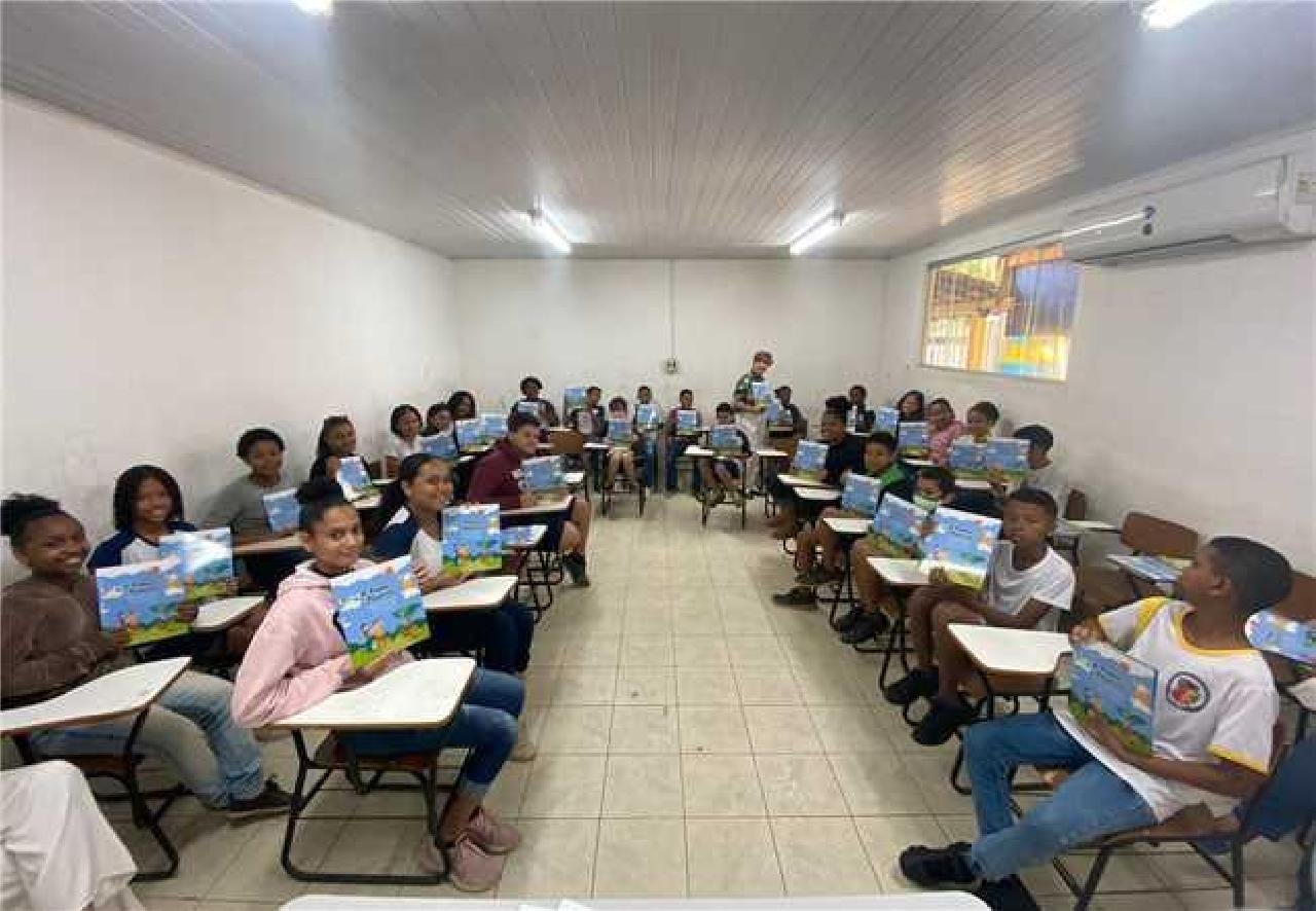 ALUNOS DA REDE MUNICIPAL DE ILHÉUS LANÇAM COLETÂNEAS LITERÁRIAS NESTA QUINTA-FEIRA (15)