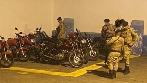 12 MOTOCICLETAS FORAM APREENDIDAS EM RESPOSTA A 'ROLEZINHO' DE MOTOS EM BRUMADO