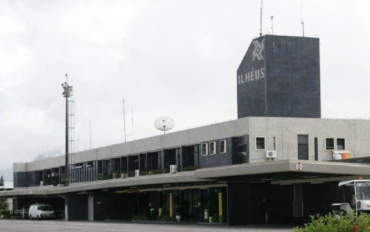 DENÚNCIA! PESSOAS ESTÃO ABORDANDO PASSAGEIROS NO AEROPORTO DE ILHÉUS E SE PASSANDO POR MOTORISTAS POR APP