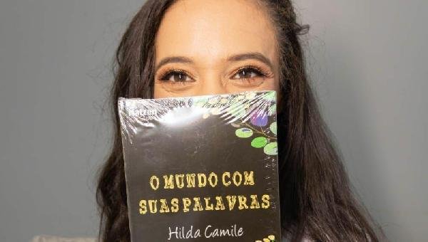 PRIMEIRA PSICÓLOGA SURDA ORALIZADA DA BAHIA LANÇA LIVRO NESTE DOMINGO NA ACADÊMIA DE LETRAS DE ILHÉUS