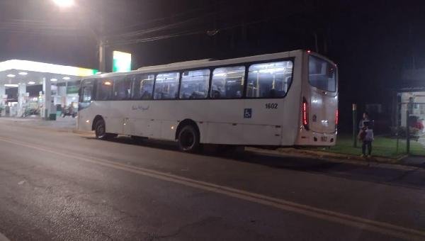 ÔNIBUS DA UESC É ASSALTADO PRÓXIMO A RODOVIÁRIA DE ILHÉUS 