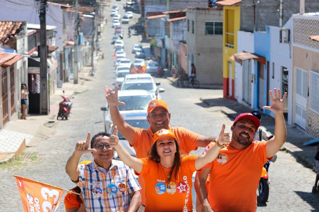 NAS RUAS DE ITAPETINGA, AO LADO DO POVO: FORÇA POLÍTICA DE SOANE SÓ CRESCE