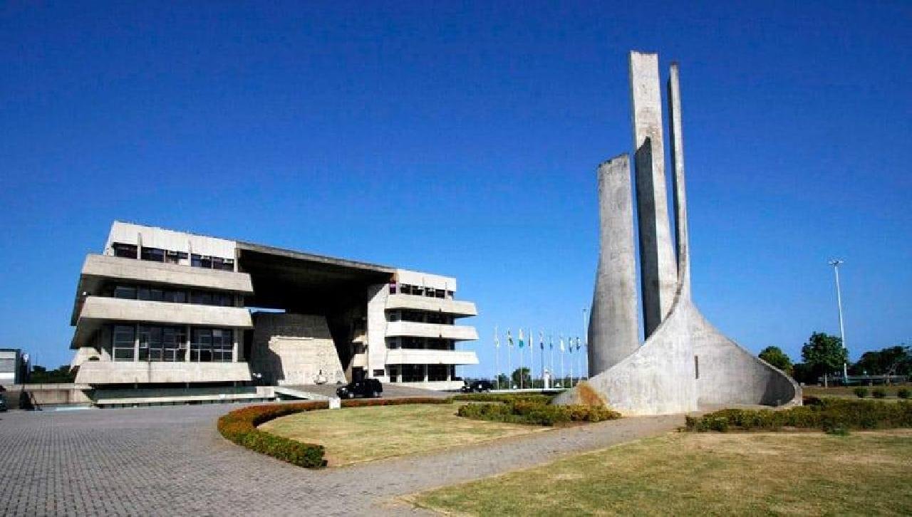 AL-BA APROVA ALTERAÇÕES NA CARREIRA DE TÉCNICOS DAS UNIVERSIDADES ESTADUAIS