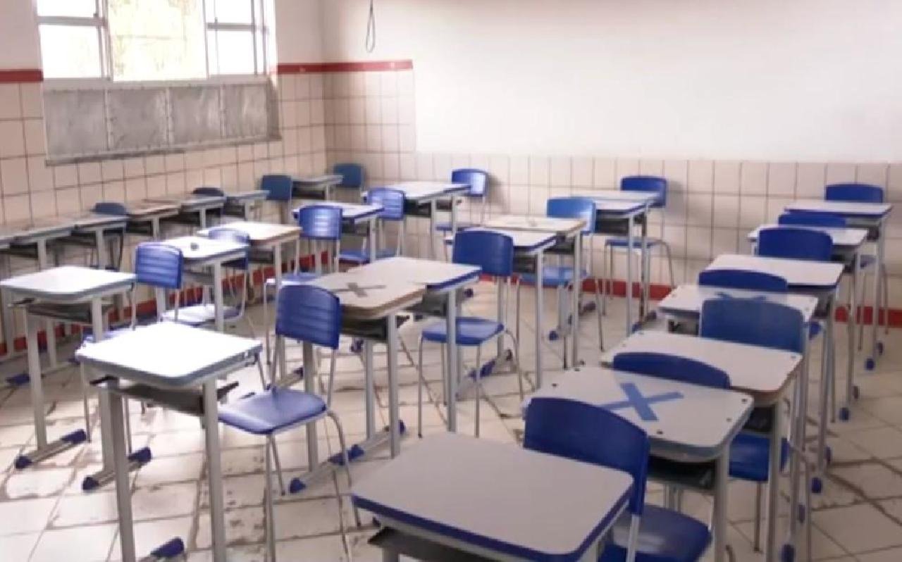 ESCOLAS DE ILHÉUS E ITABUNA SUSPENDEM AULAS APÓS SURTO DE COVID -19 