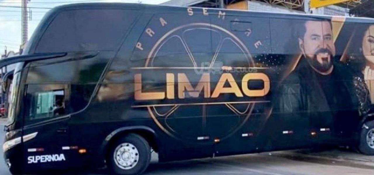 ÔNIBUS DA BANDA LIMÃO COM MEL SE ENVOLVE EM ACIDENTE COM DOIS CARROS NA BR-116