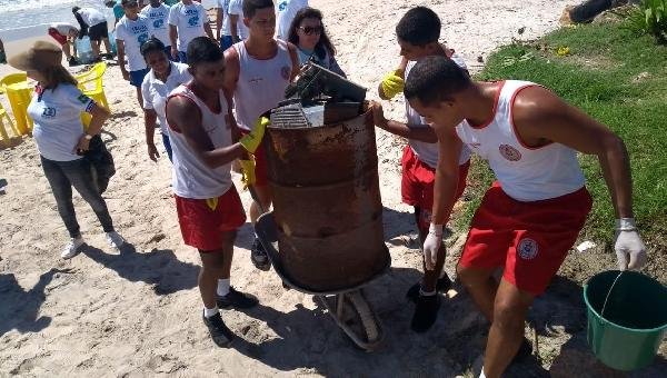 CORPO DE BOMBEIROS E 150 VOLUNTÁRIOS REALIZAM LIMPEZA EM PRAIAS DE ILHÉUS