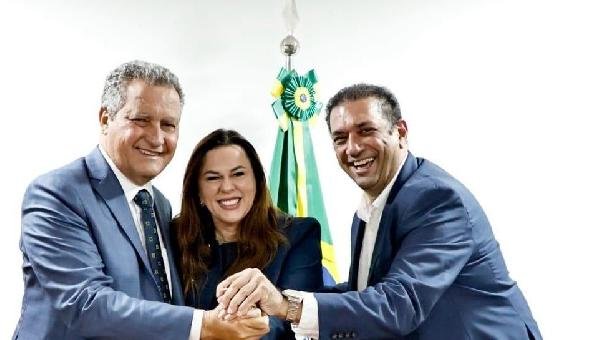 PREFEITO MÁRIO ALEXANDRE E DEPUTADA SOANE GALVÃO DISCUTEM FUTURO DE ILHÉUS COM MINISTRO RUI COSTA