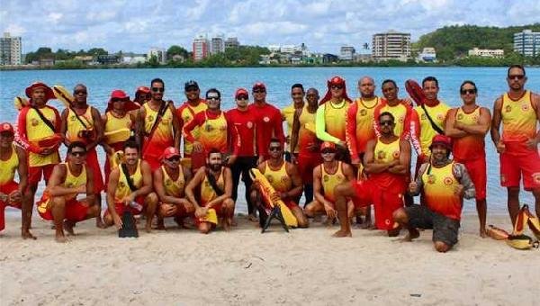 CORPO DE BOMBEIROS RECEBE TREINAMENTO DE SALVA-VIDAS PARA O VERÃO 2023/24