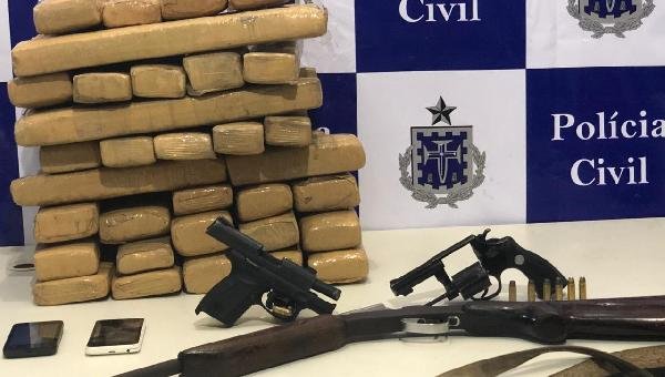 POLÍCIAS CIVIS DE ILHÉUS E ITABUNA APREENDEM DROGAS E ARMAS EM UBAITABA