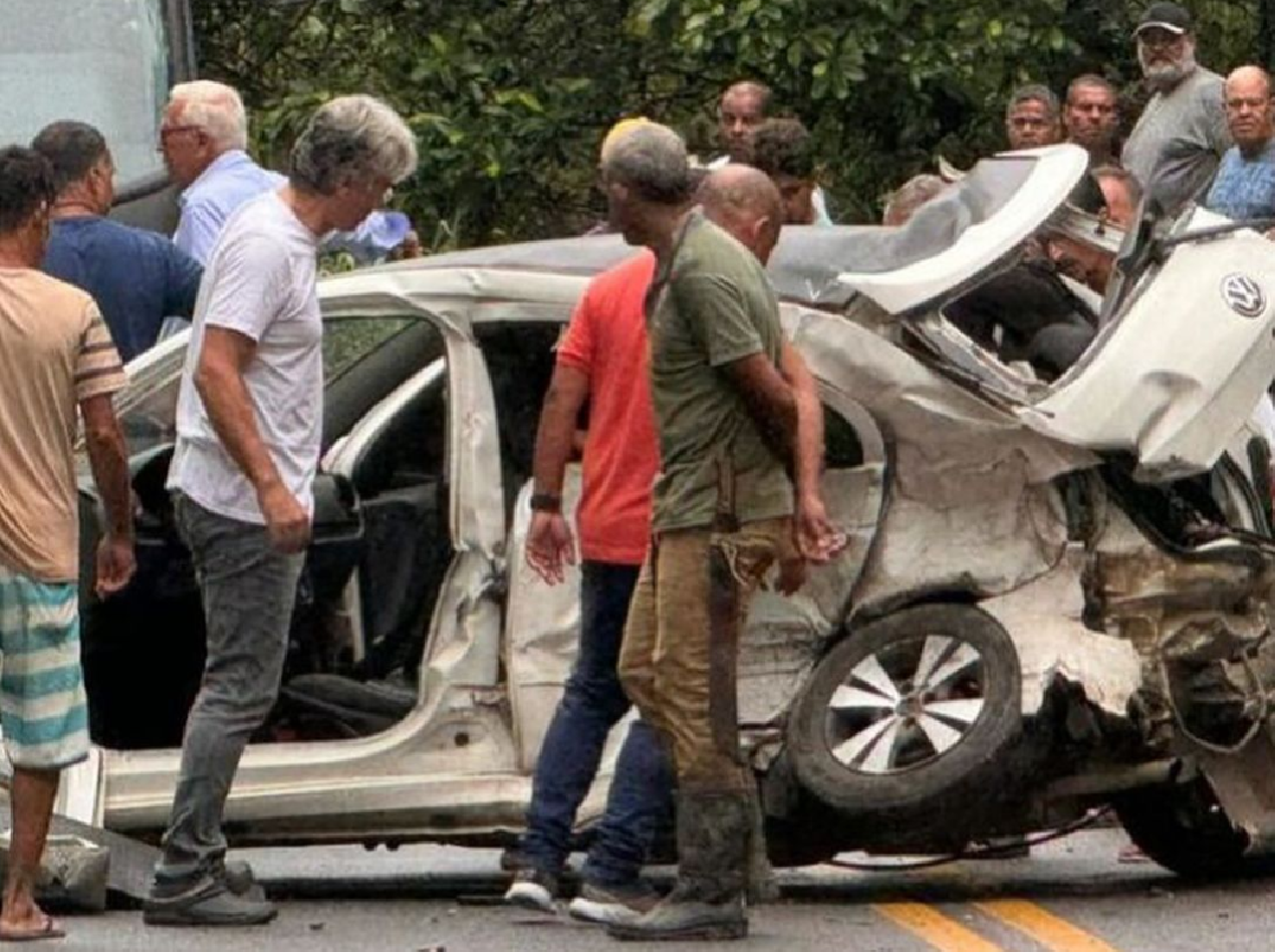 MÃE E FILHO MORREM APÓS ACIDENTE DE CARRO EM SANTA LUZIA