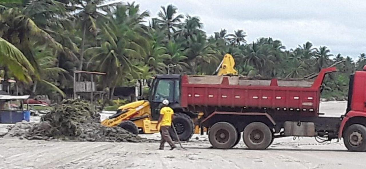 PREFEITURA REALIZA MUTIRÃO DE LIMPEZA NAS PRAIAS