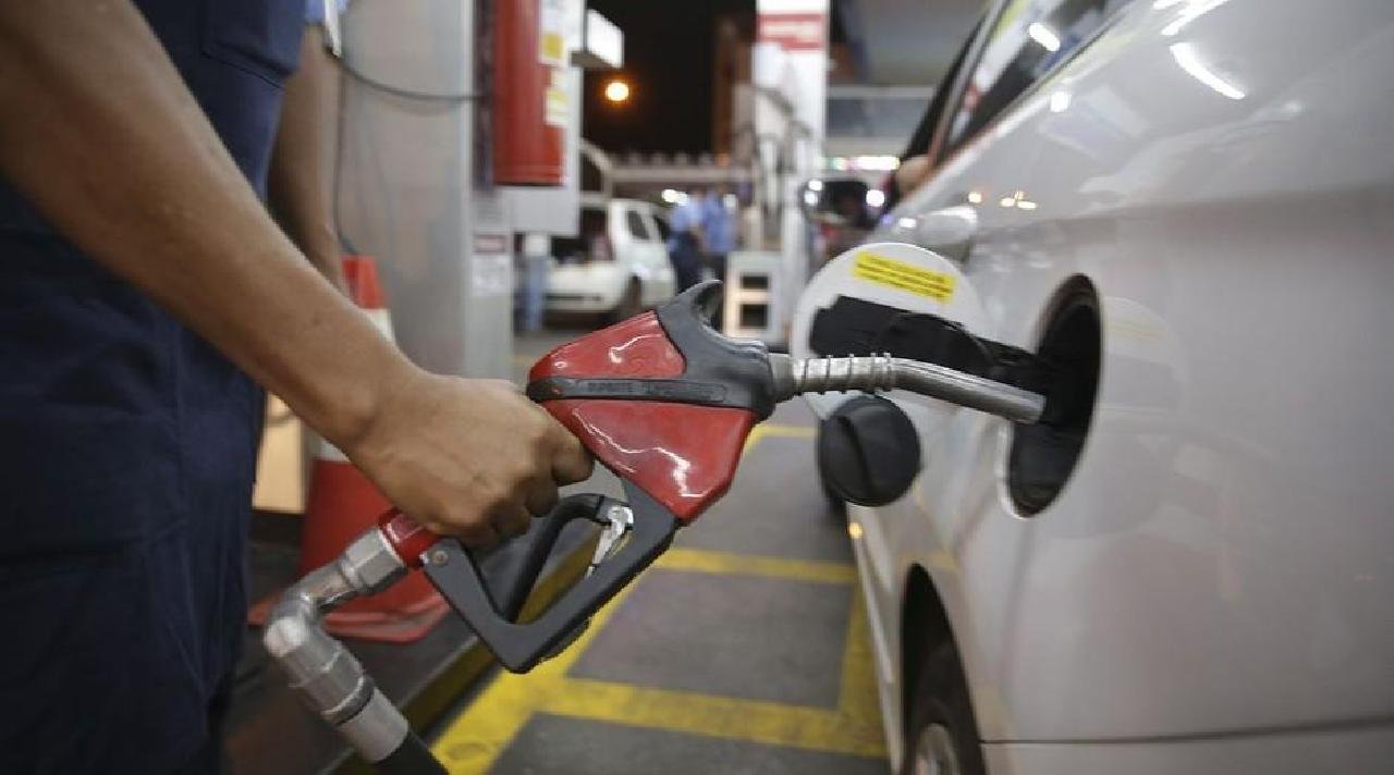 ANP ANUNCIA QUE POSTOS DE GASOLINA VÃO FUNCIONAR ATÉ 19 HORAS