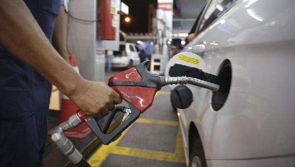 ANP ANUNCIA QUE POSTOS DE GASOLINA VÃO FUNCIONAR ATÉ 19 HORAS