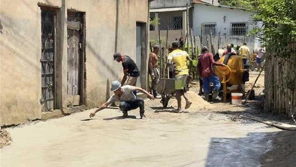 RUA DO SALOBRINHO EM ILHÉUS RECEBE PROGRAMA DE PAVIMENTAÇÃO COMUNITÁRIA