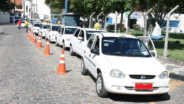 TAXISTAS GANHAM INCENTIVO PARA AQUISIÇÃO DE CARROS ELÉTRICOS NA BAHIA