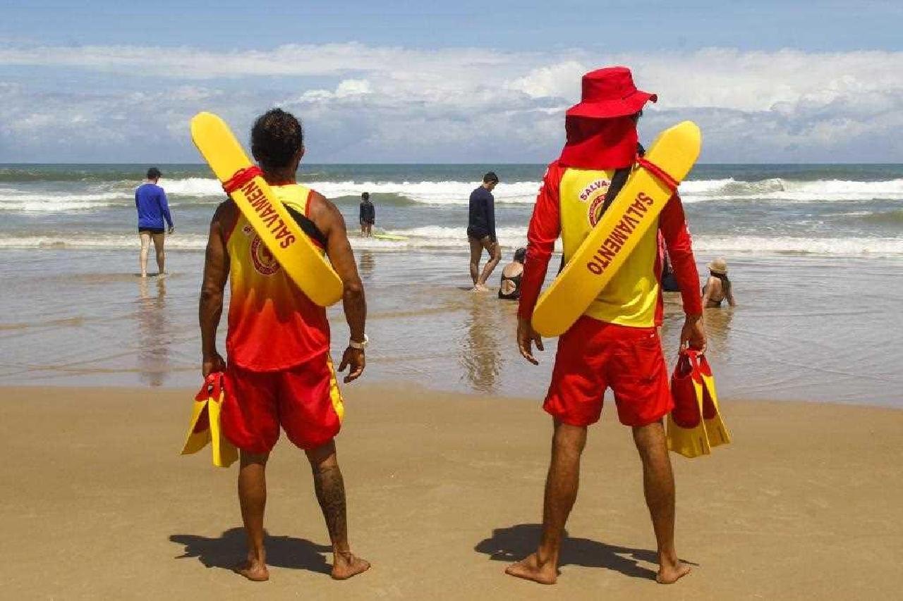 SALVA-VIDAS REALIZA 900 AÇÕES PREVENTIVAS EM 20 DIAS NAS PRAIAS DE ILHÉUS; NÃO HÁ REGISTROS DE ÓBITOS.